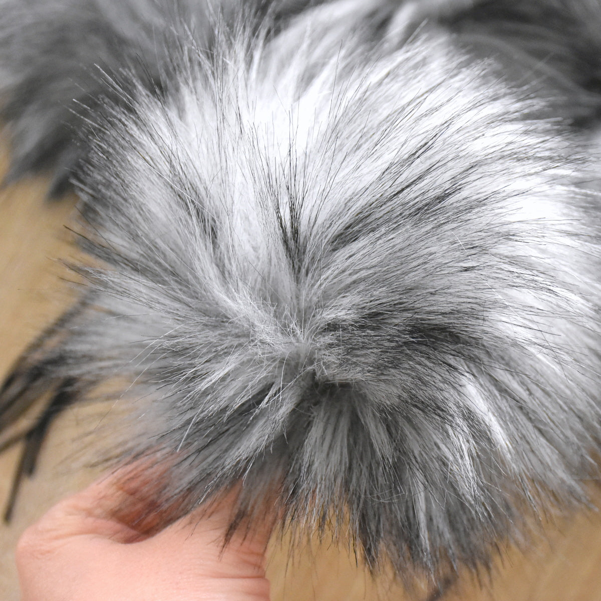 Set of 5 | Faux Fur Pom Pom With Button - Gray