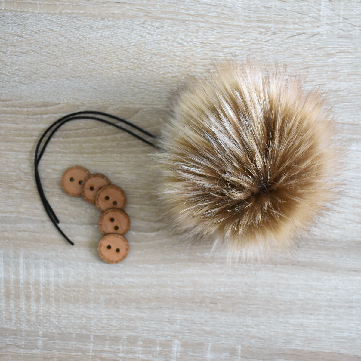 Set of 5 | Faux Fur Pom Pom With Button - Brown