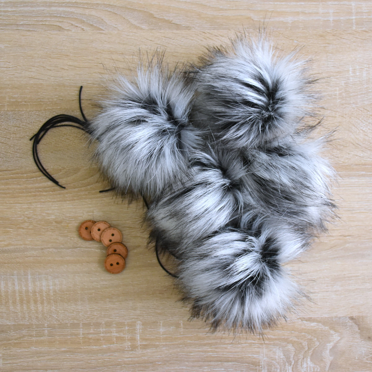 Set of 5 | Faux Fur Pom Pom With Button - Silver