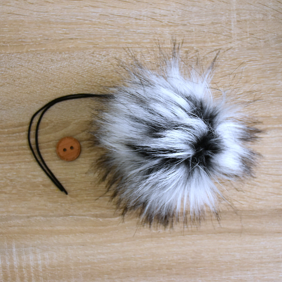 Set of 5 | Faux Fur Pom Pom With Button - Silver