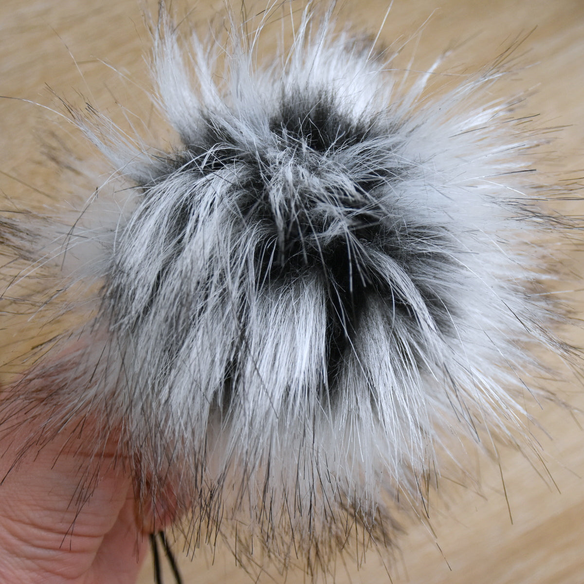 Set of 5 | Faux Fur Pom Pom With Button - Silver